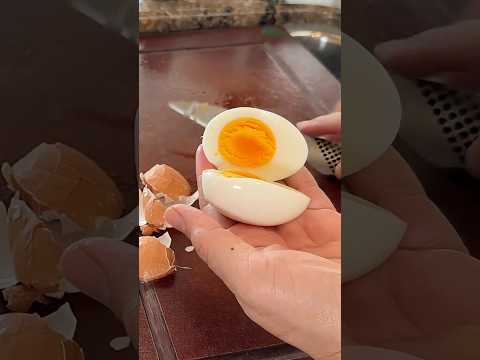 Picky Eaters Love Egg Whites! Make Perfectly Peeled Eggs Every Single Time #pickyeater